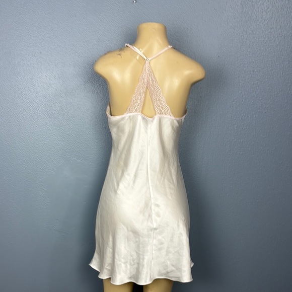 Línea Donatella Elegant Cream Lace Trim Chemise - Picture 5 of 7